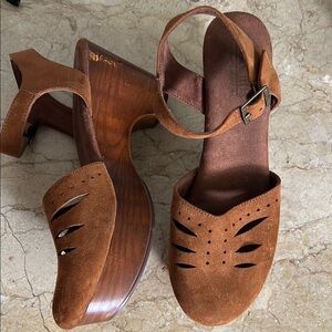 Firm price!! Brown Leather Clogs with Chunky Wooden Heel